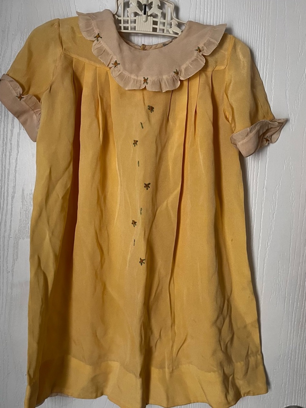 Old Vintage Light Yellow Ruffle Collar Dress Needs Repaired
